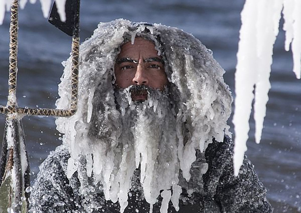 Американський серфер занурюється у крижану воду: фото, відео Американський серфер занурюється у крижану воду: фото, відео