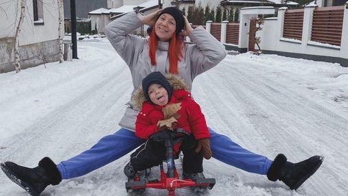 На санках: Світлана Тарабарова показала зимові розваги з сином – фото 