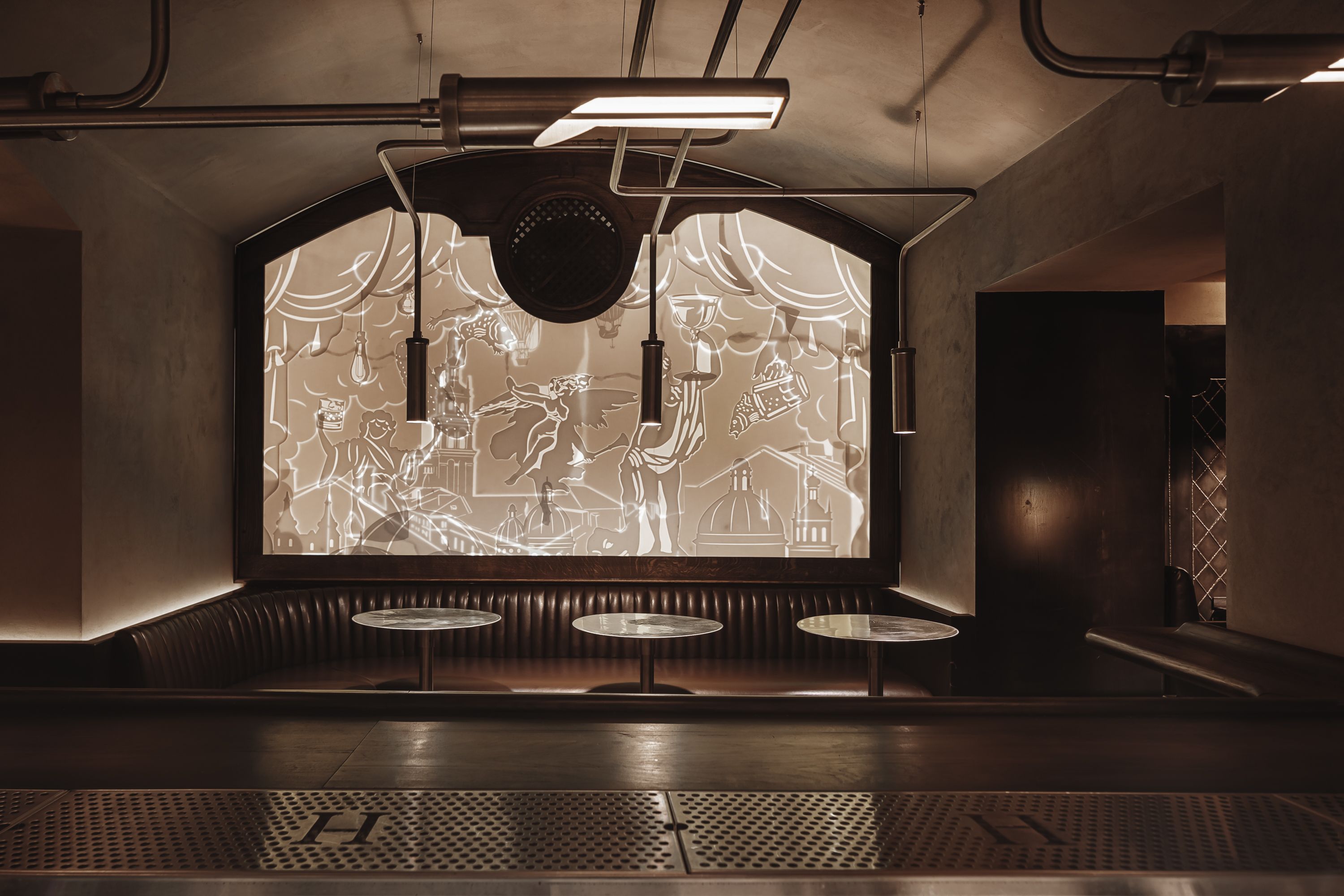 Новий заклад Hendrick's Bar Lviv: фото оригінальних інтер'єрів Новий заклад Hendrick's Bar Lviv: фото оригінальних інтер'єрів