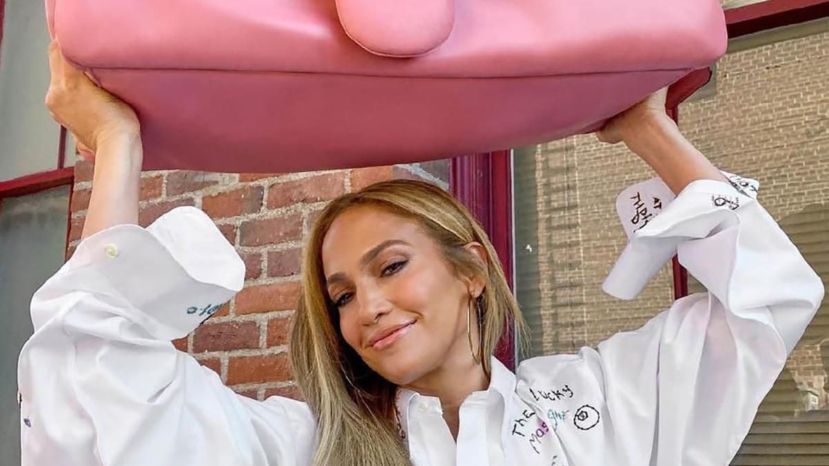 Дженніфер Лопес знялася у рекламі нової сумки Coach: фото Дженніфер Лопес знялася у рекламі нової сумки Coach: фото