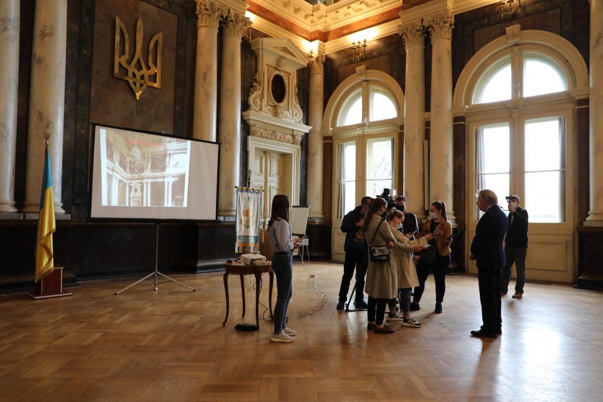 Во Львовской политехнике отреставрировали пол в 2 старинных залах Во Львовской политехнике отреставрировали пол в 2 старинных залах