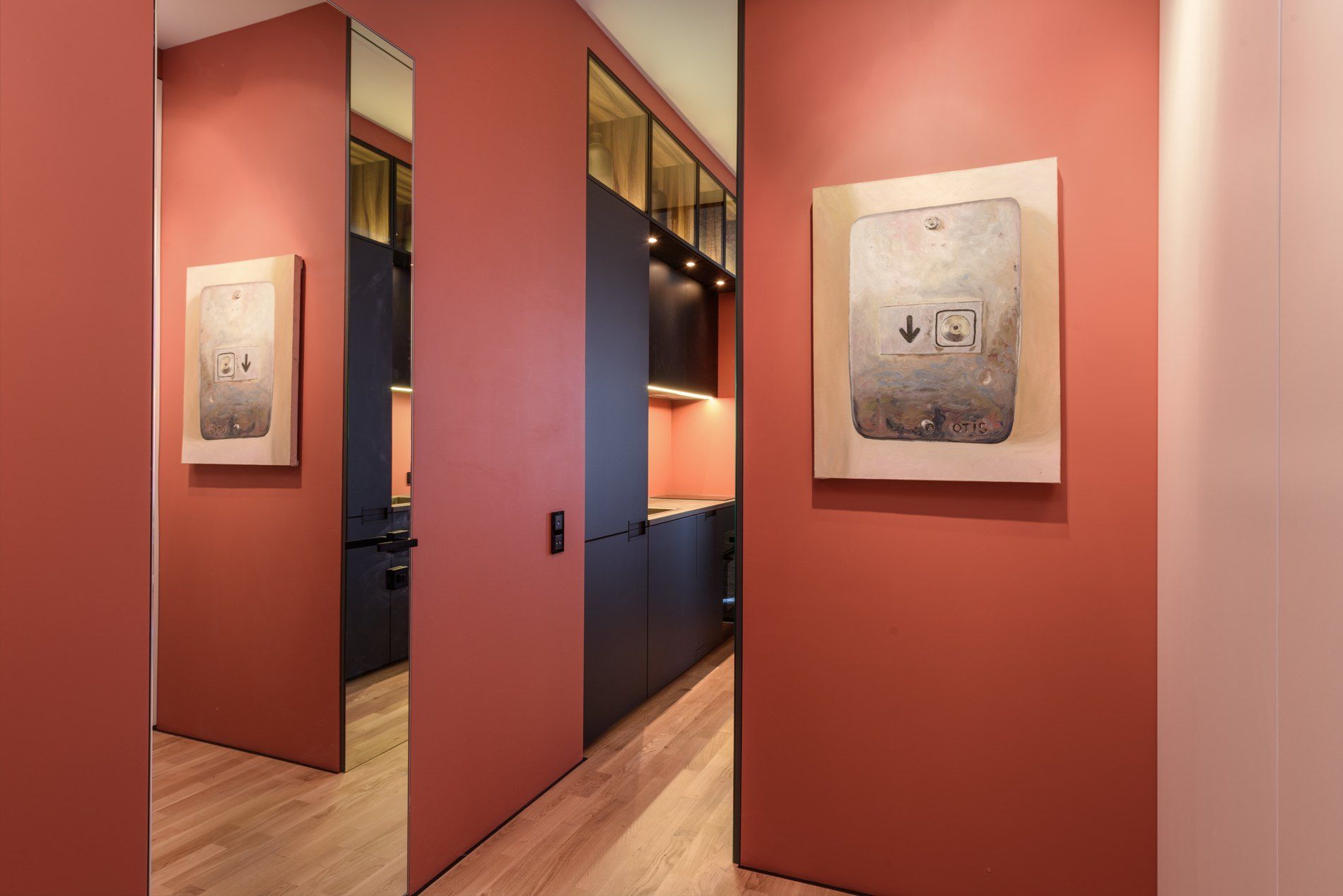 Кораловий колір та меблі з Данії: цікавий інтер'єр квартири в Києві Кораловий колір та меблі з Данії: цікавий інтер'єр квартири в Києві