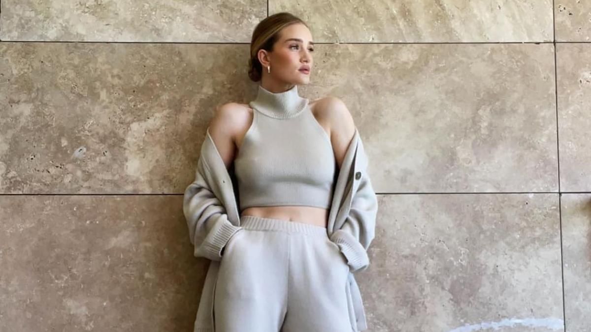 Розі Гантінгтон-Вайтлі у трикотажному костюмі: фото Розі Гантінгтон-Вайтлі у трикотажному костюмі: фото