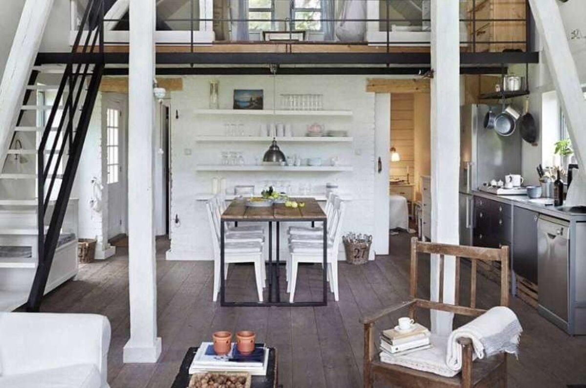 Будинок в стилі лофт у закинутому ангарі Будинок в стилі лофт у закинутому ангарі