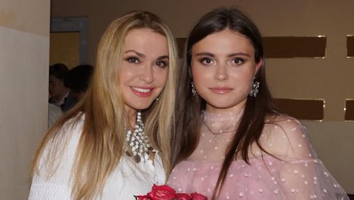 Ольга Сумская трогательно поздравила дочь с 19-летием и показала архивные фото из роддома