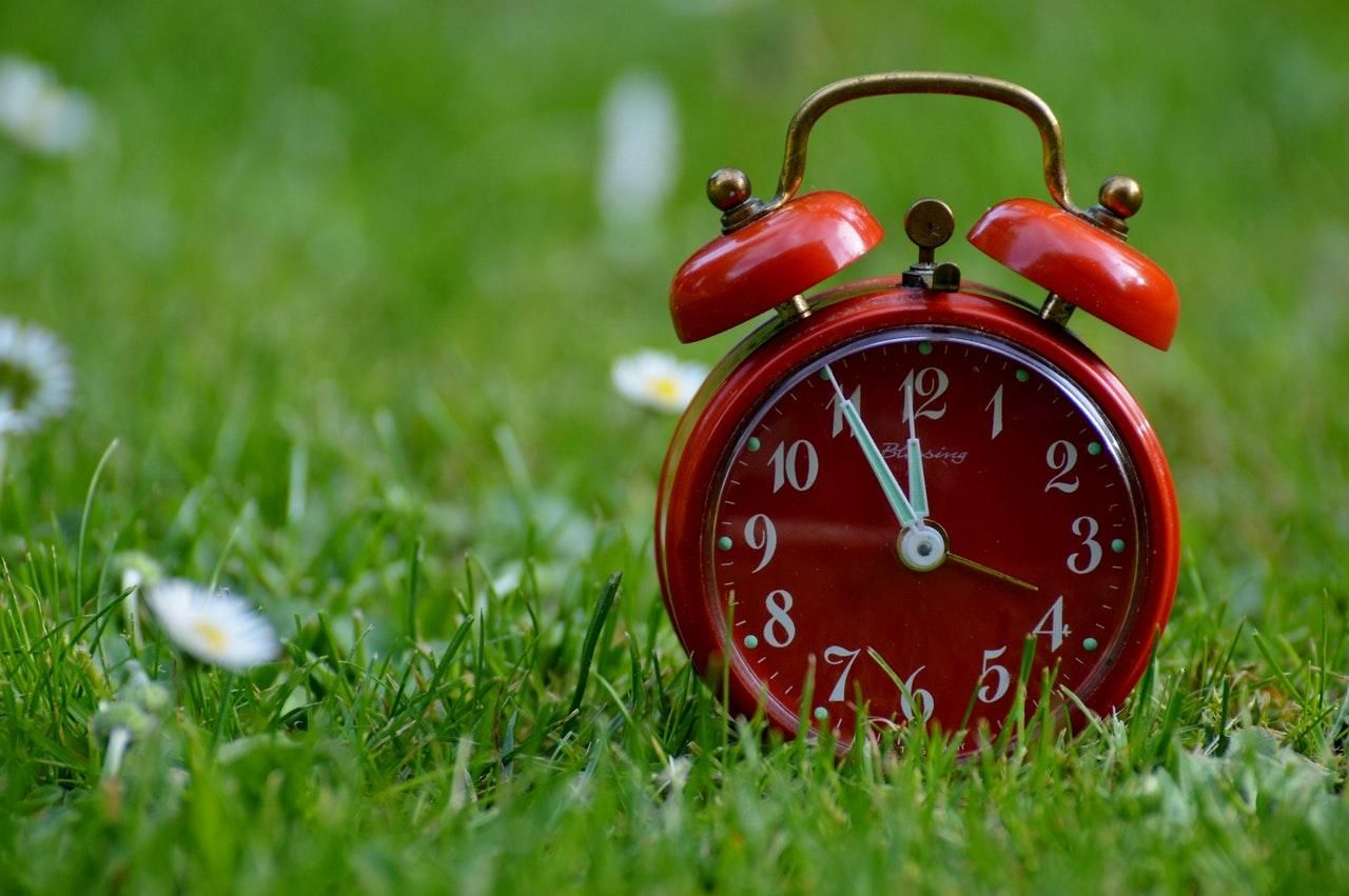 Коли переводять годинники 2021 на літній час в Україні – перехід на літній час