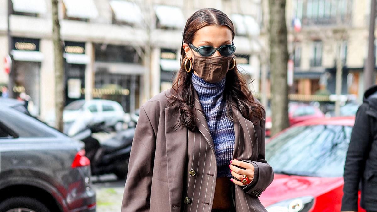 Белла Хадид прогулялась в штанному костюме: фото Белла Хадид прогулялась в штанному костюме: фото