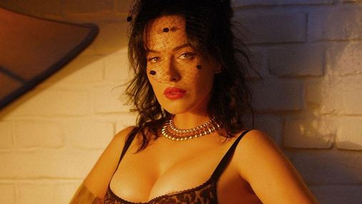 Секс-символ Даша Астаф'єва розбурхала мережу еротичними фото в леопардовій білизні