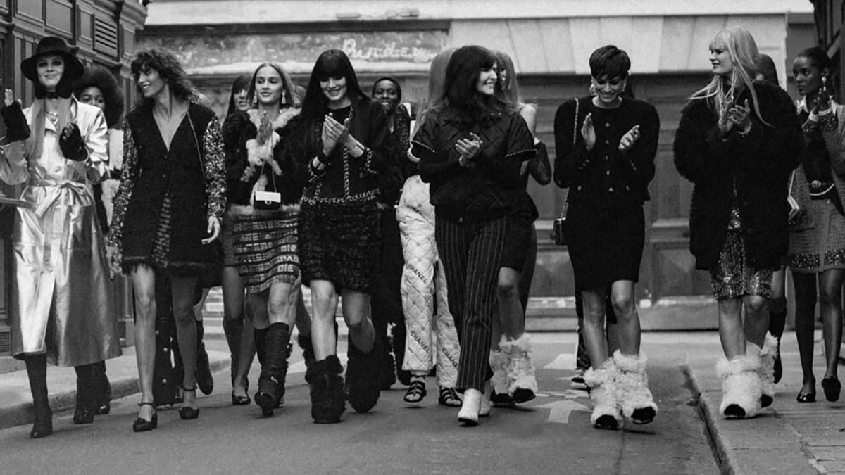 Показ Chanel осінь – зима 2021/2022: фото і відео Показ Chanel осінь – зима 2021/2022: фото і відео