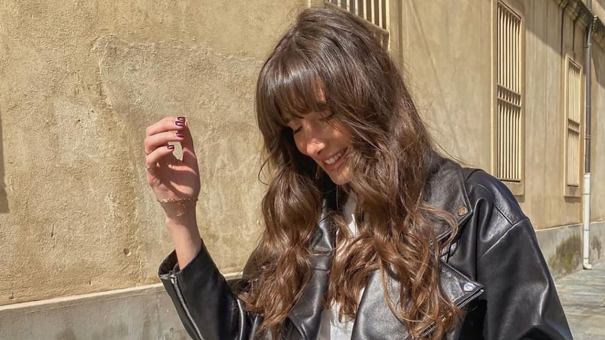 Шкіряна куртка та джинсові шорти – ідеальний весняний дует: показує модниця Жюлі Феррері Шкіряна куртка та джинсові шорти – ідеальний весняний дует: показує модниця Жюлі Феррері