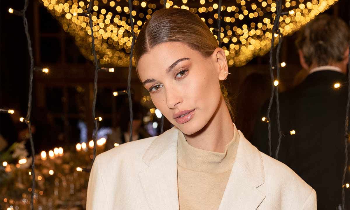 С чем носить весеннее пальто оверзайз: стильные образы от Хейли Бибер С чем носить весеннее пальто оверзайз: стильные образы от Хейли Бибер