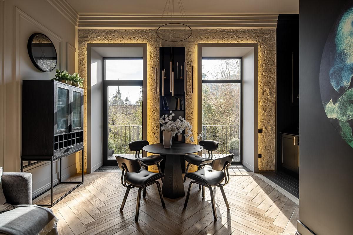 Старую квартиру в центре Киева осовременили: фото интерьера, который вдохновляет Старую квартиру в центре Киева осовременили: фото интерьера, который вдохновляет