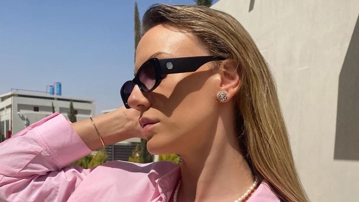 Леся Никитюк показывает трендовое украшение весны – ожерелье из жемчужин: фото Леся Никитюк показывает трендовое украшение весны – ожерелье из жемчужин: фото