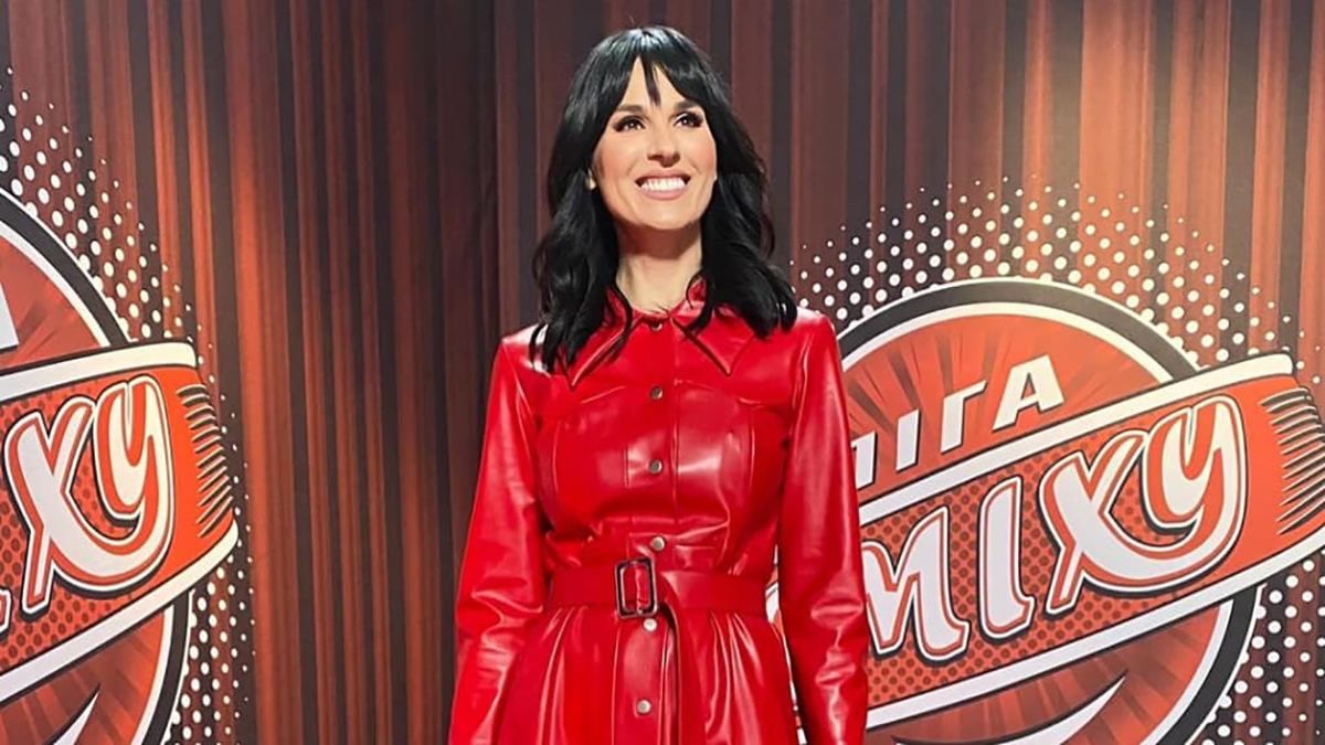 Маша Ефросинина показала образы из шоу "Лига смеха" Маша Ефросинина показала образы из шоу "Лига смеха"