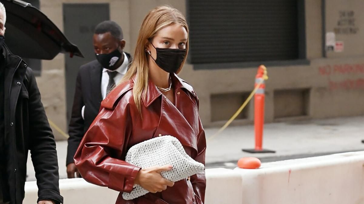 Рози Хантингтон-Уайтли прогулялась Нью-Йорке Рози Хантингтон-Уайтли прогулялась Нью-Йорке