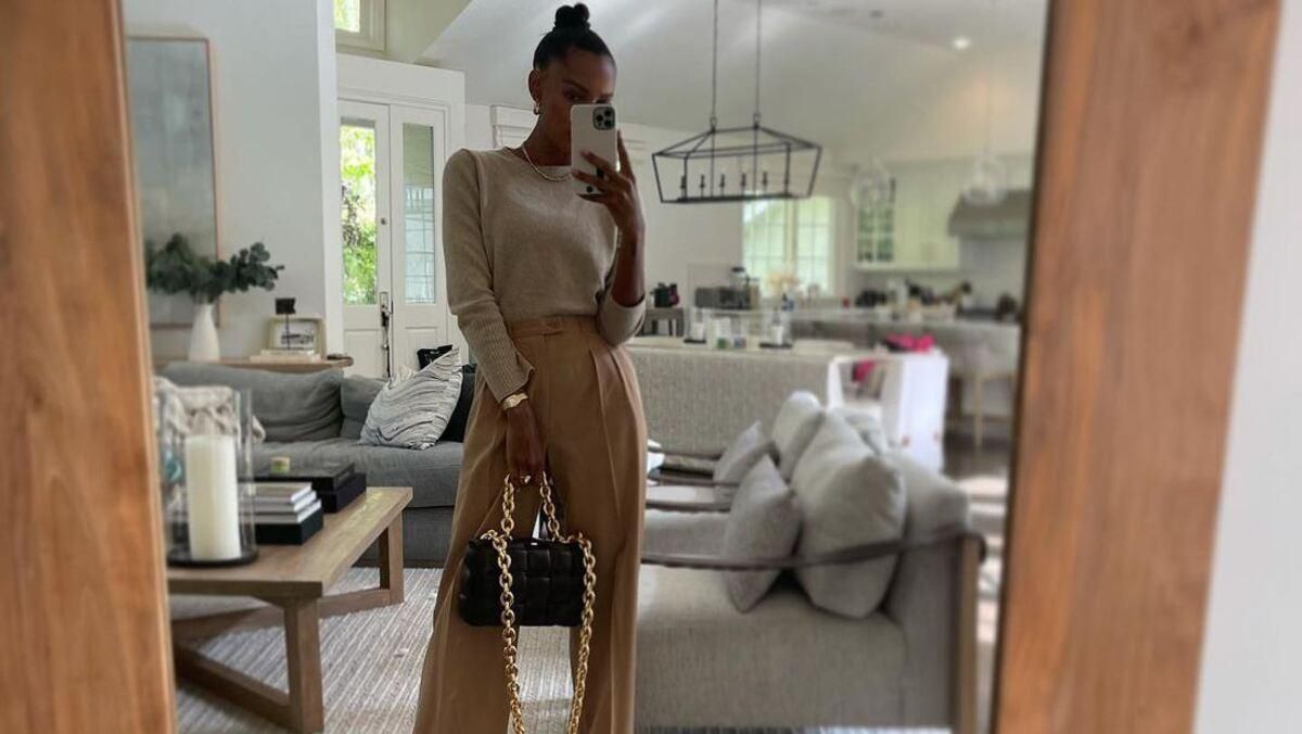 Широкі штани – тренд весни: стильний образ показує Жасмін Тукс Широкі штани – тренд весни: стильний образ показує Жасмін Тукс