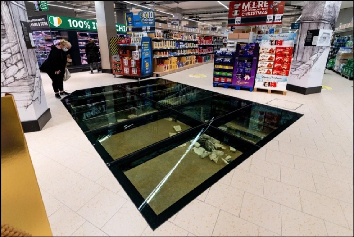 Тисячолітні руїни під скляною підлогою у мережі супермаркетів Lidl: фото