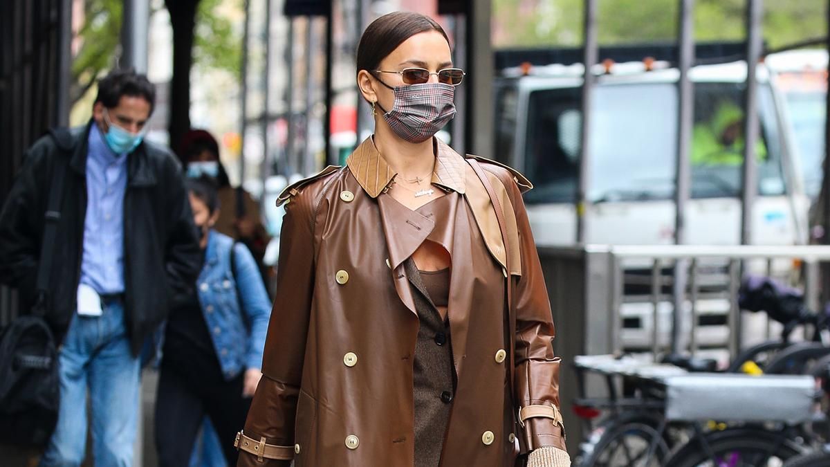 Ірина Шейк прогулялася у стильному пальто Ірина Шейк прогулялася у стильному пальто