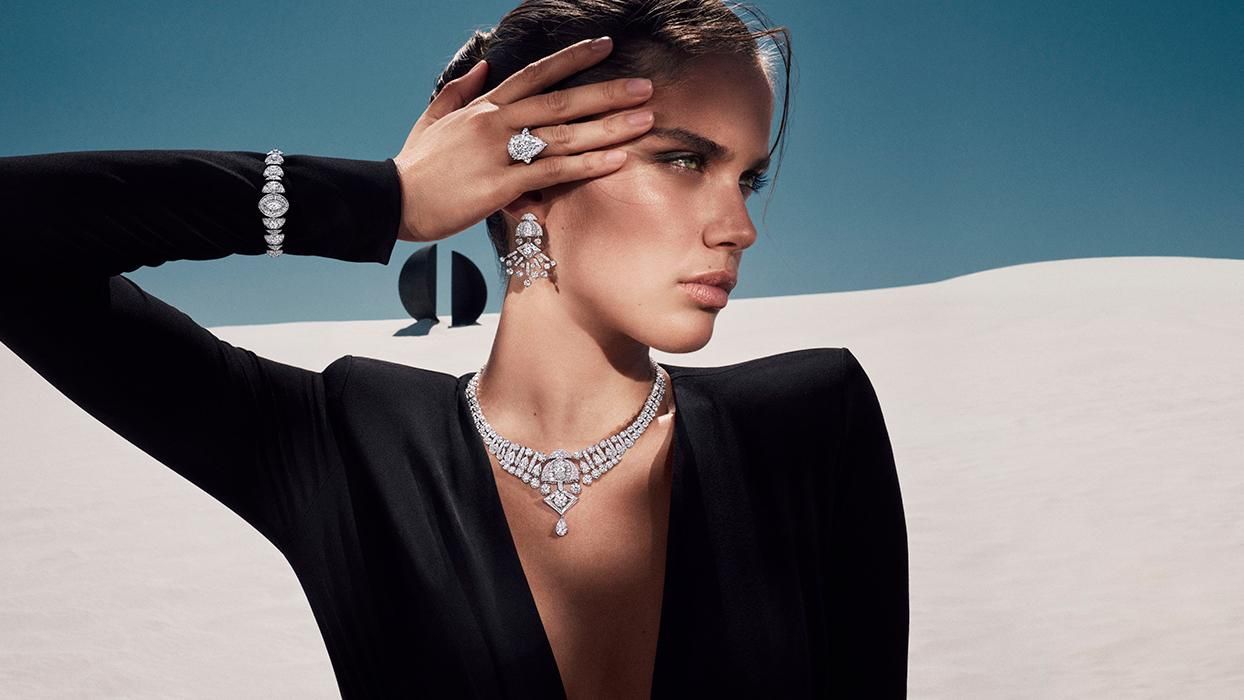 Сара Сампайо одягнула комбінезон на вечірку Оскара Сара Сампайо одягнула комбінезон на вечірку Оскара