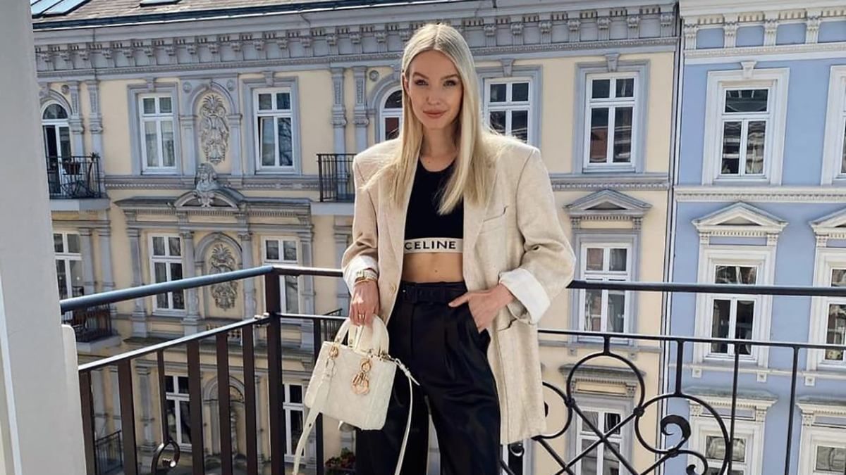 Леони Ханне ошеломила праздничным образом в кожаных брюках и молочном жакете: фото Леони Ханне ошеломила праздничным образом в кожаных брюках и молочном жакете: фото