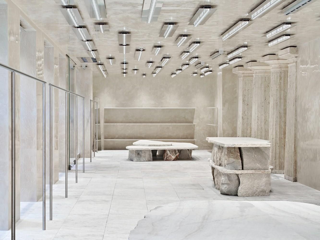 Божественные колоннады и мрамор: интерьер магазина в Стокгольме, что захватывает – фото