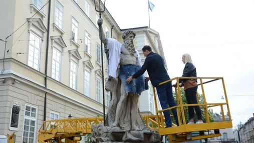 День вишиванки у Львові: в сорочки вбралися леви, статуї та водії автобусів – чарівні фото