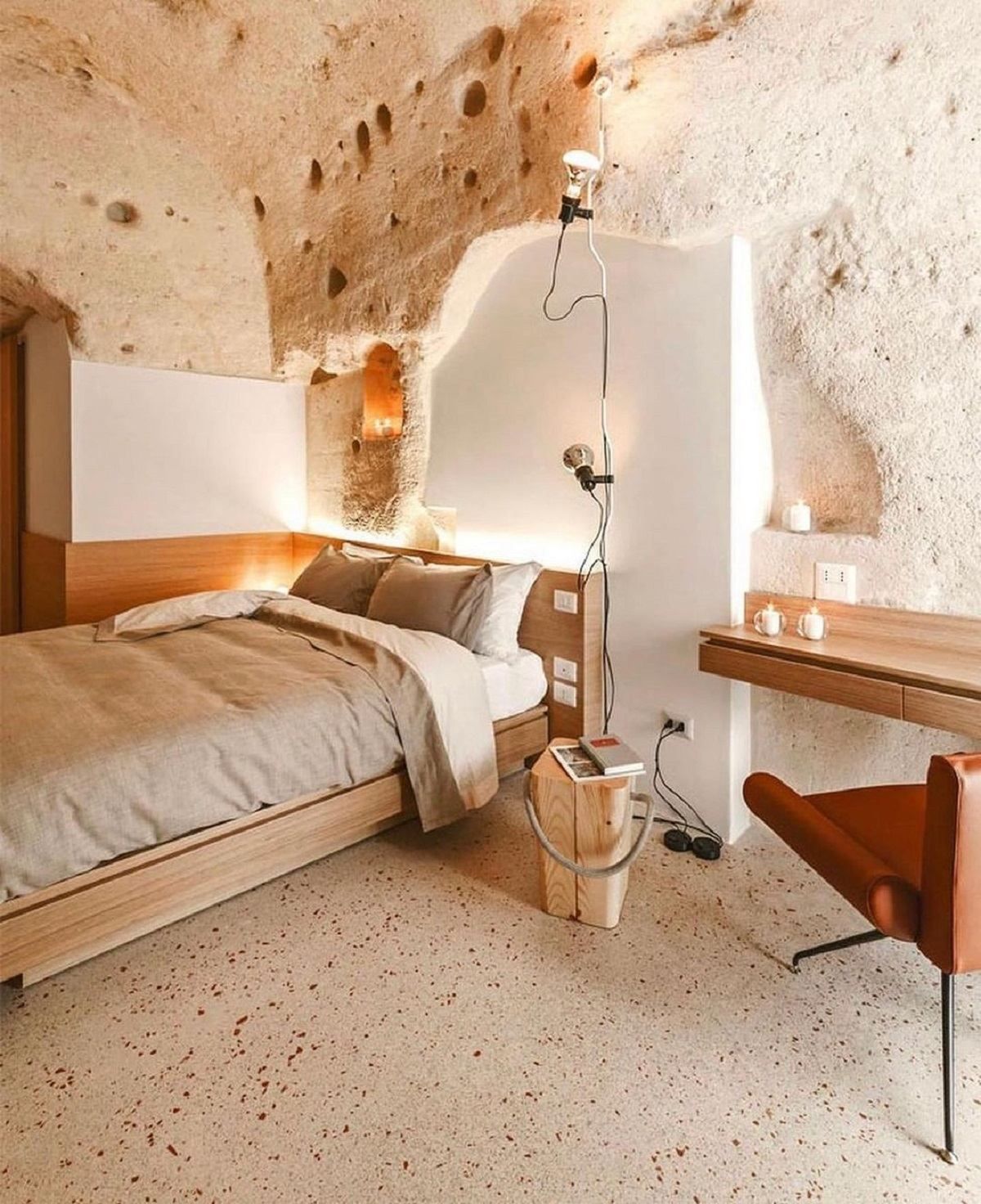 Історичний готель в печері на півдні Італії:  фото інтер'єру, що вражає