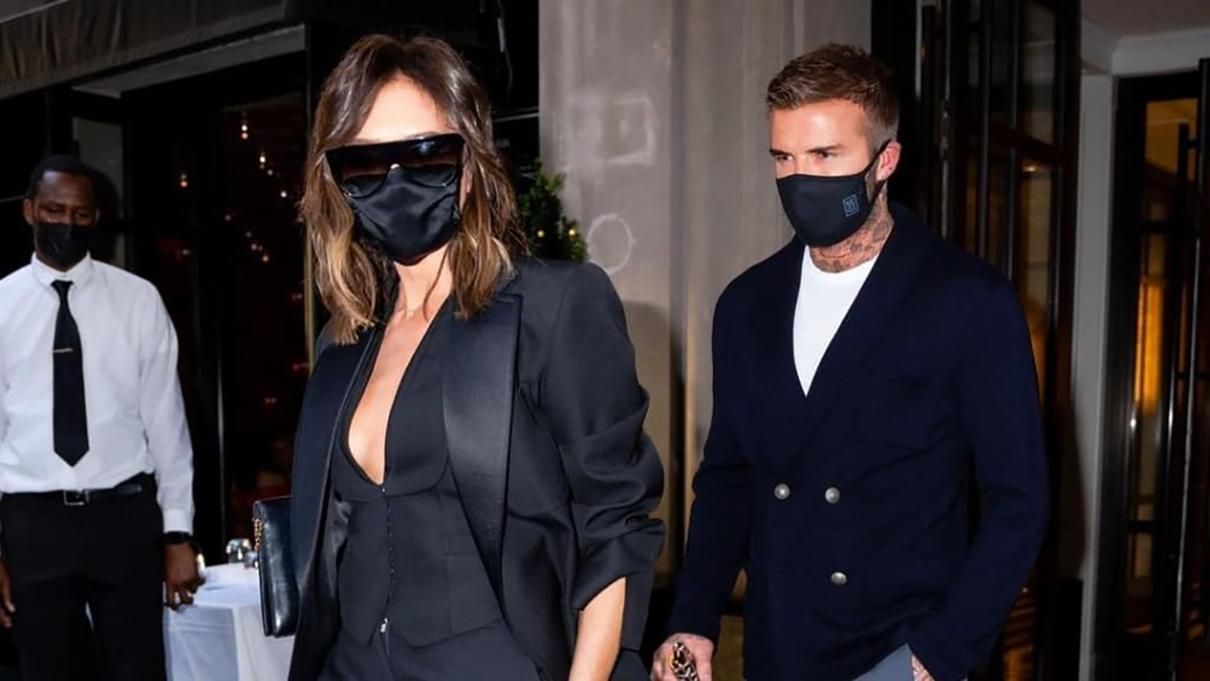 Black total look: Вікторія Бекхем підкорила мережу розкішним світським виходом з чоловіком Black total look: Вікторія Бекхем підкорила мережу розкішним світським виходом з чоловіком