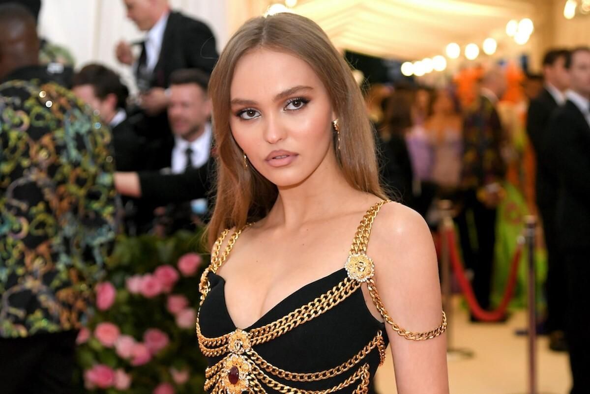 Найкращі виходи Лілі-Роуз Депп Найкращі виходи Лілі-Роуз Депп