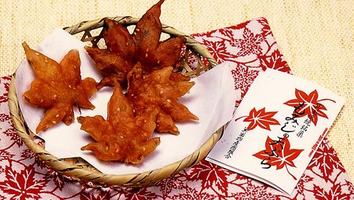 Смажене кленове листя: традиційна закуска японців, рецепт якої оберігають століттями   