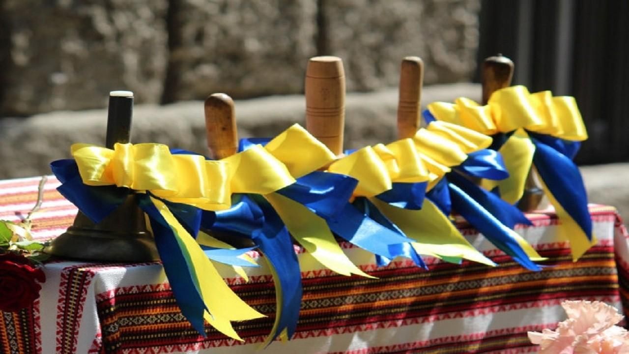 Картинки з останнім дзвоником 2021: привітання, листівки зі святом Картинки з останнім дзвоником 2021: привітання, листівки зі святом