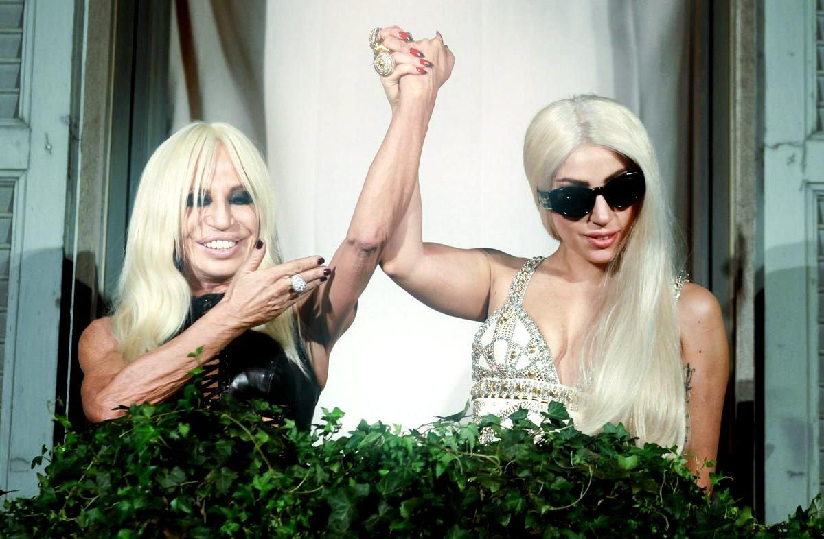 Леді Гага та Versace випустили спільну колекцію