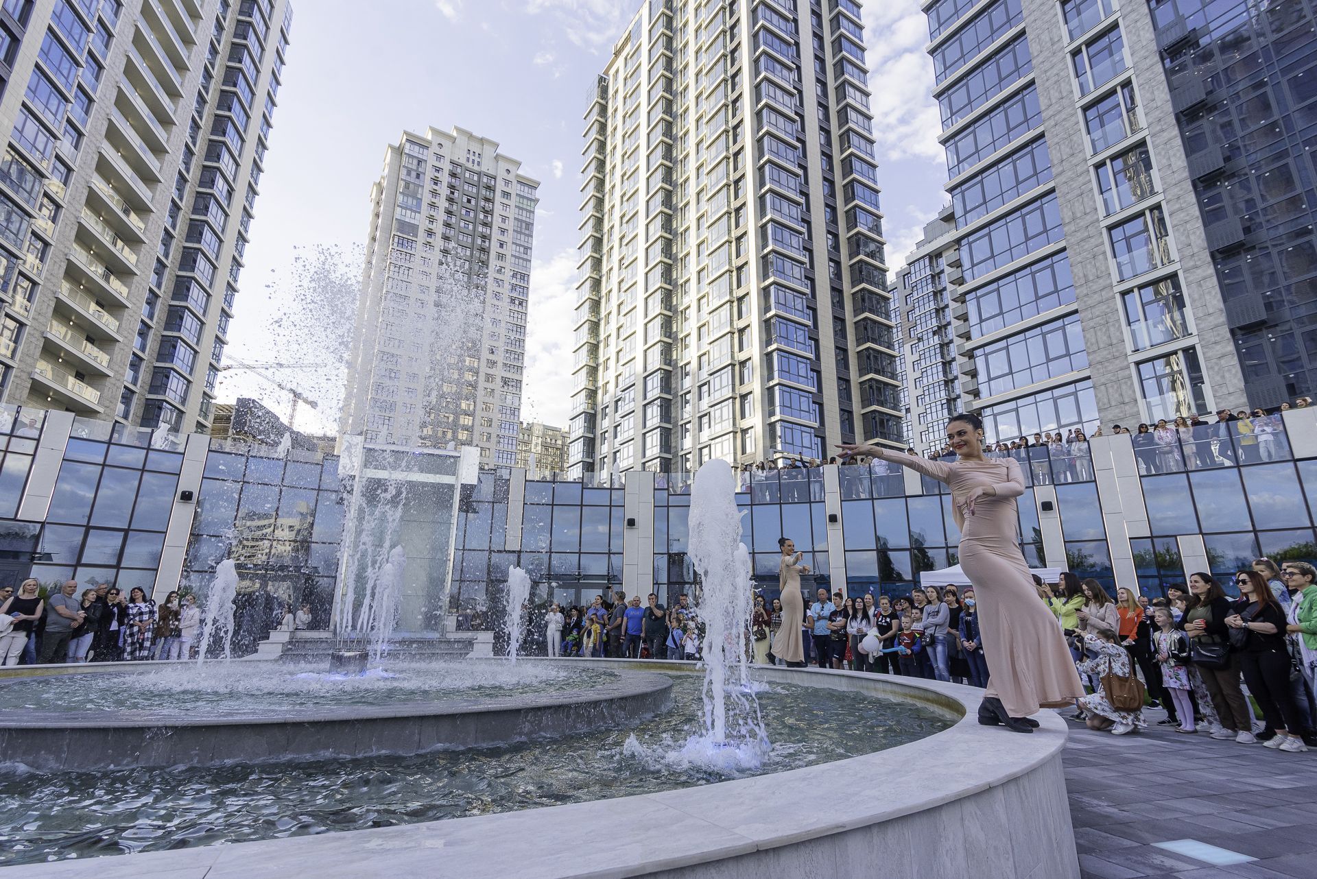 У ЖК "Новопечерські Липки" відкрили фонтан з водоспадом та оголосили про старт нової черги У ЖК "Новопечерські Липки" відкрили фонтан з водоспадом та оголосили про старт нової черги