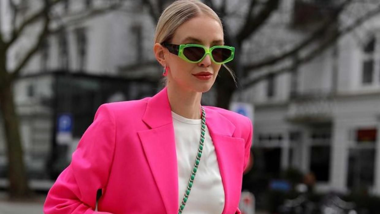 Яскраві жакети: як влітку кобмінувати їх з образами Яскраві жакети: як влітку кобмінувати їх з образами