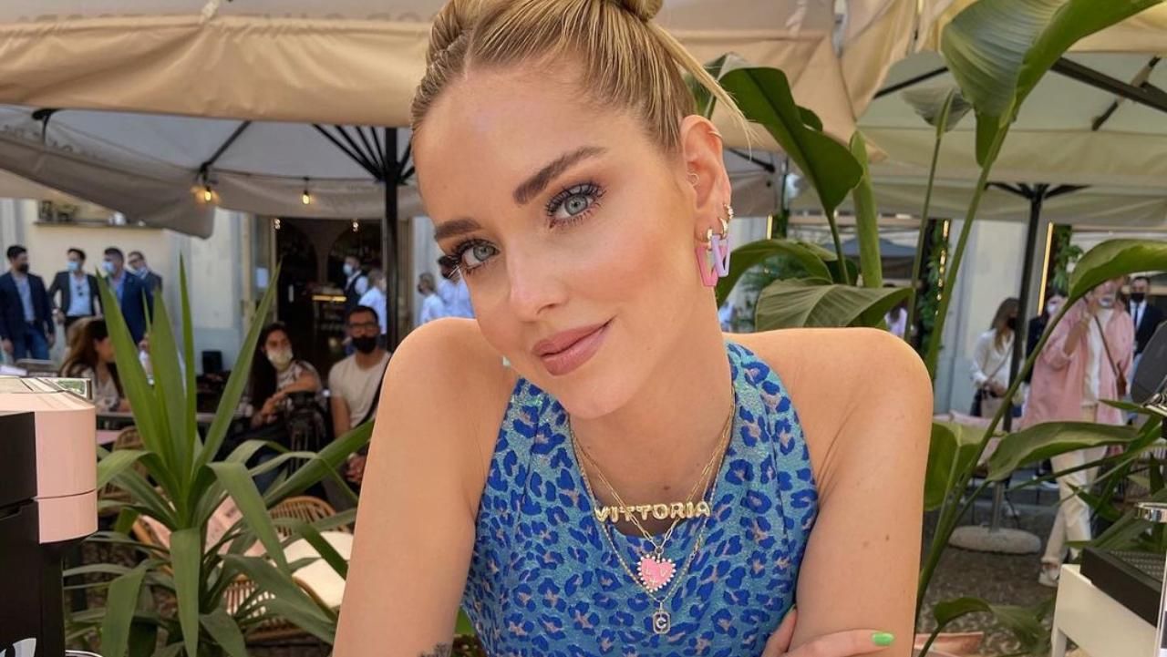 К'яра Ферраньї показала грайливий look в стилі принцеси К'яра Ферраньї показала грайливий look в стилі принцеси