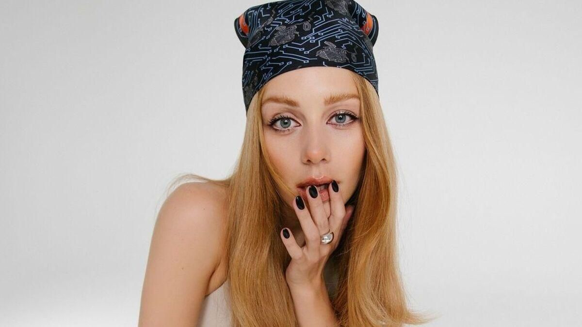 Латексні штани й хустинка: зухвалий образ демонструє Тіна Кароль Латексні штани й хустинка: зухвалий образ демонструє Тіна Кароль