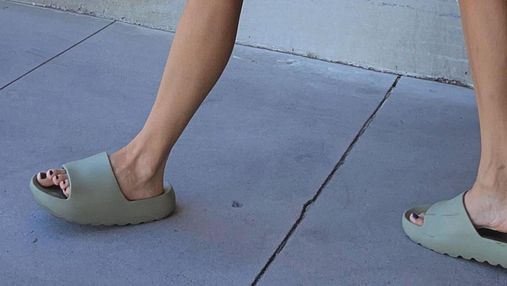 Самая модная обувь лета – сланцы adidas Yeezy Канье Уэста: трендовая подборка