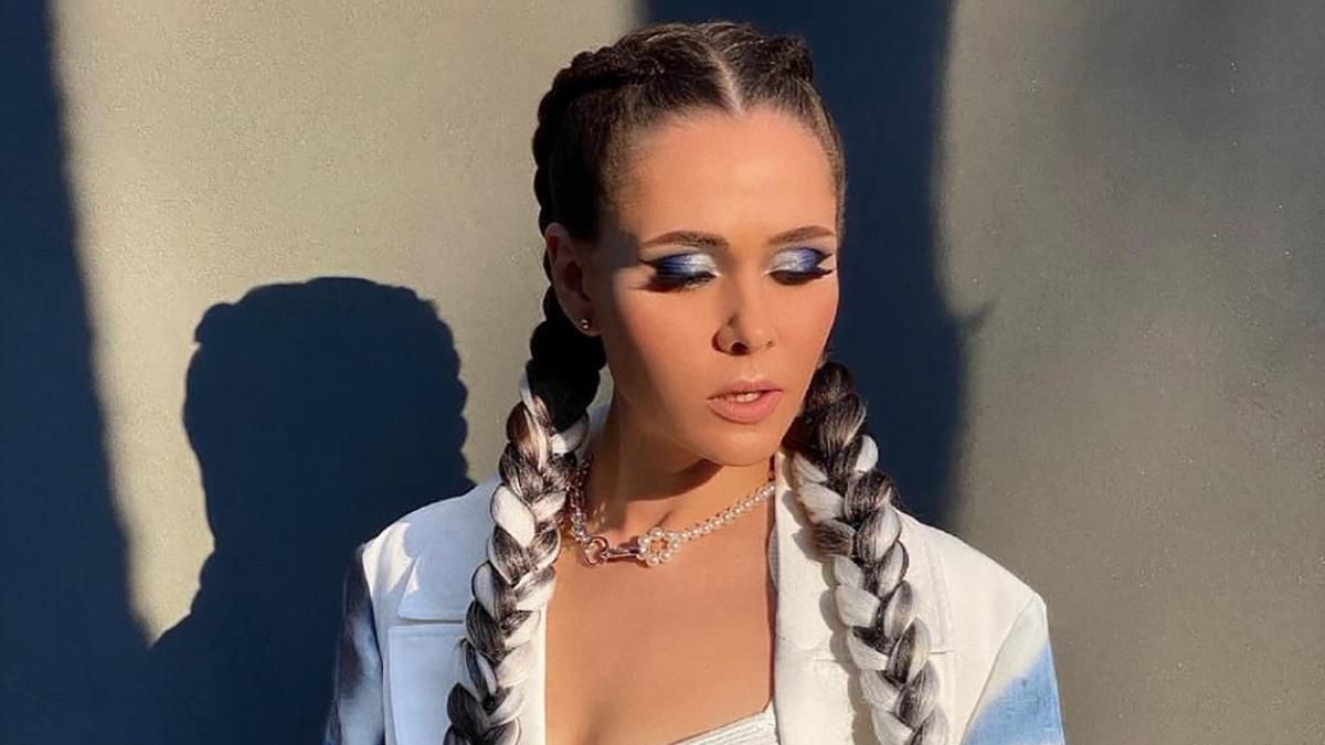 Ефектний образ Юлії Саніної Ефектний образ Юлії Саніної