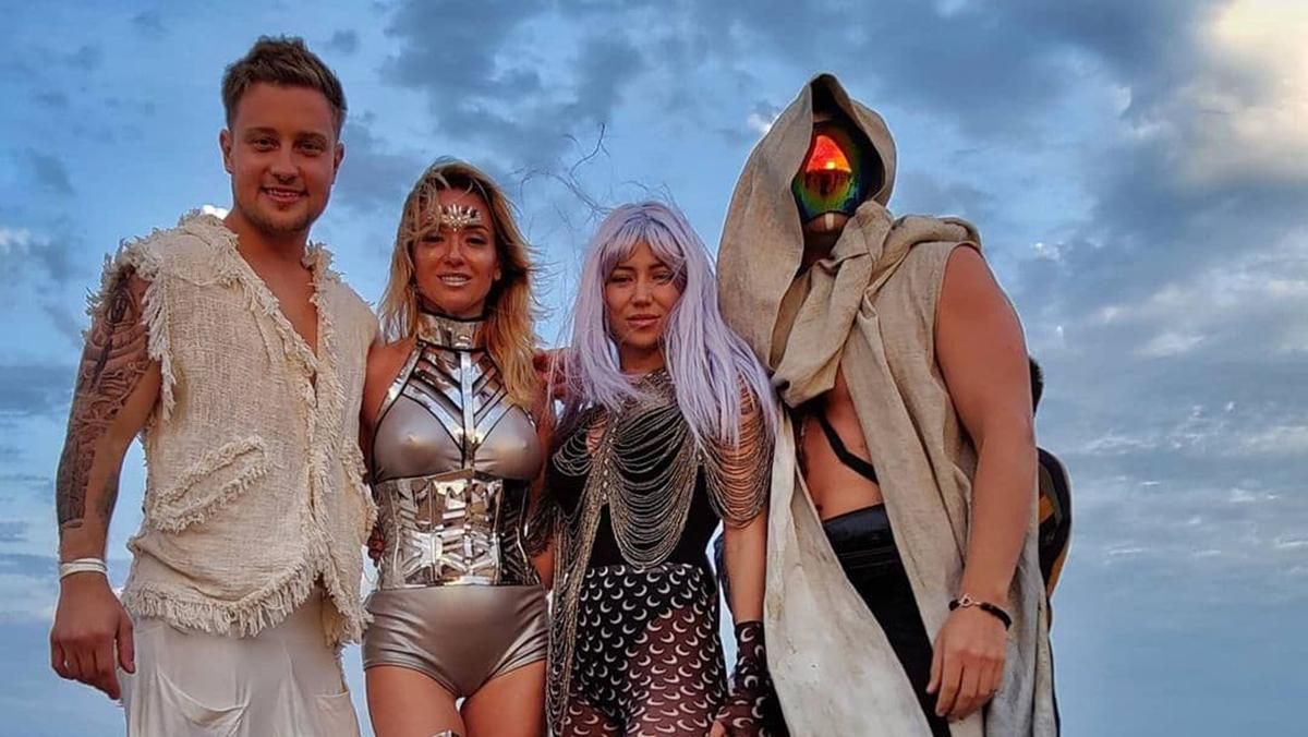 Вражаючі костюми з музичної події Wave Oasis Вражаючі костюми з музичної події Wave Oasis