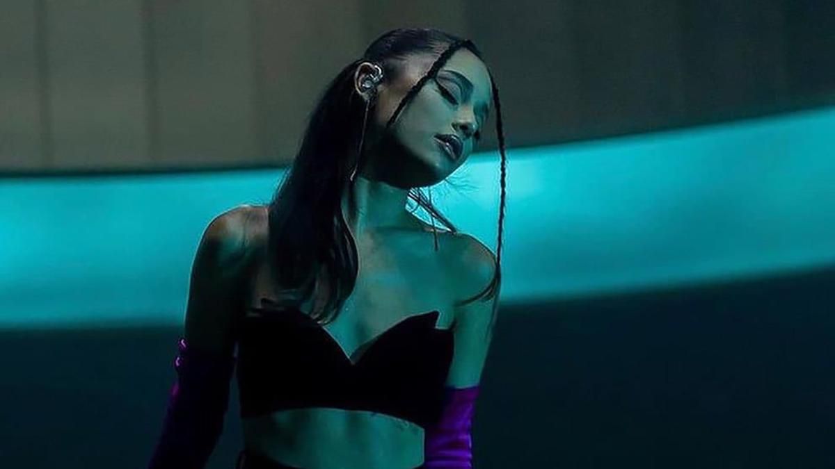 Аріана Гранде вийшла на сцену в штанах від українського бренду CULTNAKED Аріана Гранде вийшла на сцену в штанах від українського бренду CULTNAKED