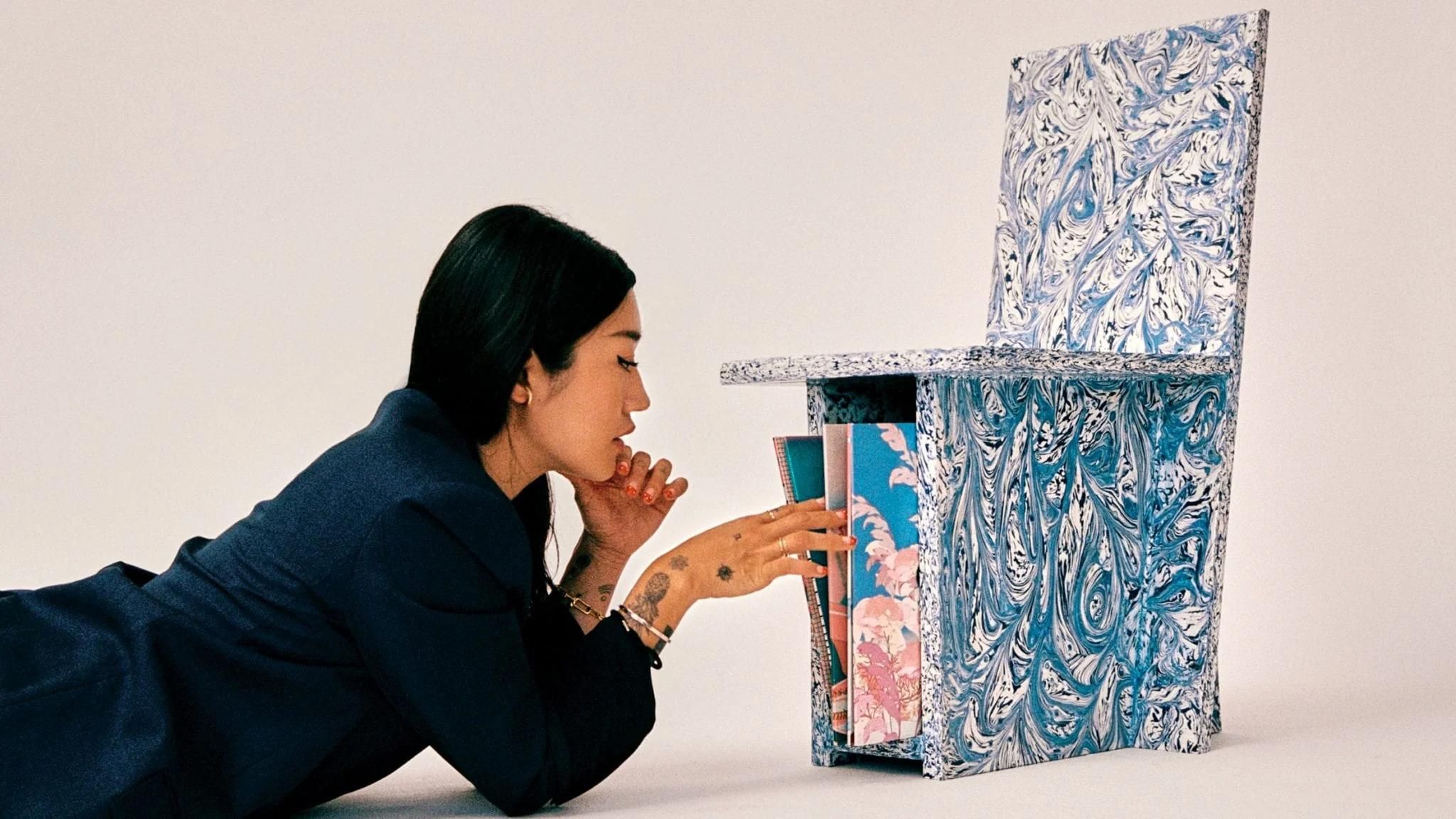 Студія Space Available та діджейка Пеггі Гоу створили меблі з пластикових відходів Студія Space Available та діджейка Пеггі Гоу створили меблі з пластикових відходів