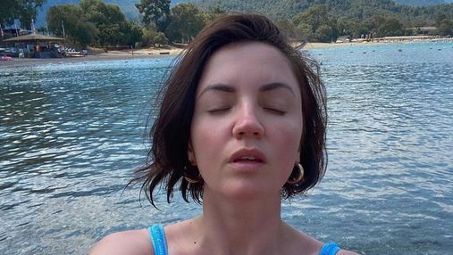 Оля Цибульская засветила аппетитную грудь в купальнике с разрезом: жаркие селфи из Турции