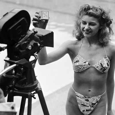 Как выглядел первый купальник бикини 76 лет назад: архивные фото