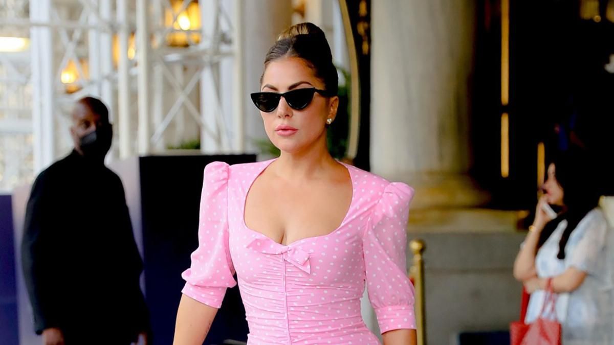 Леді Гага підкорює Нью-Йорк: 5 розкішних образів знаменитості в готелі The Plaza