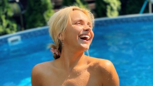 Лілія Ребрик захопила фігурою в купальнику без бретелей