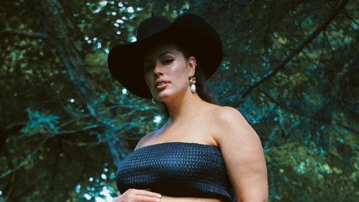 Беременная Эшли Грэм показала большой животик в новой эффектной фотосессии