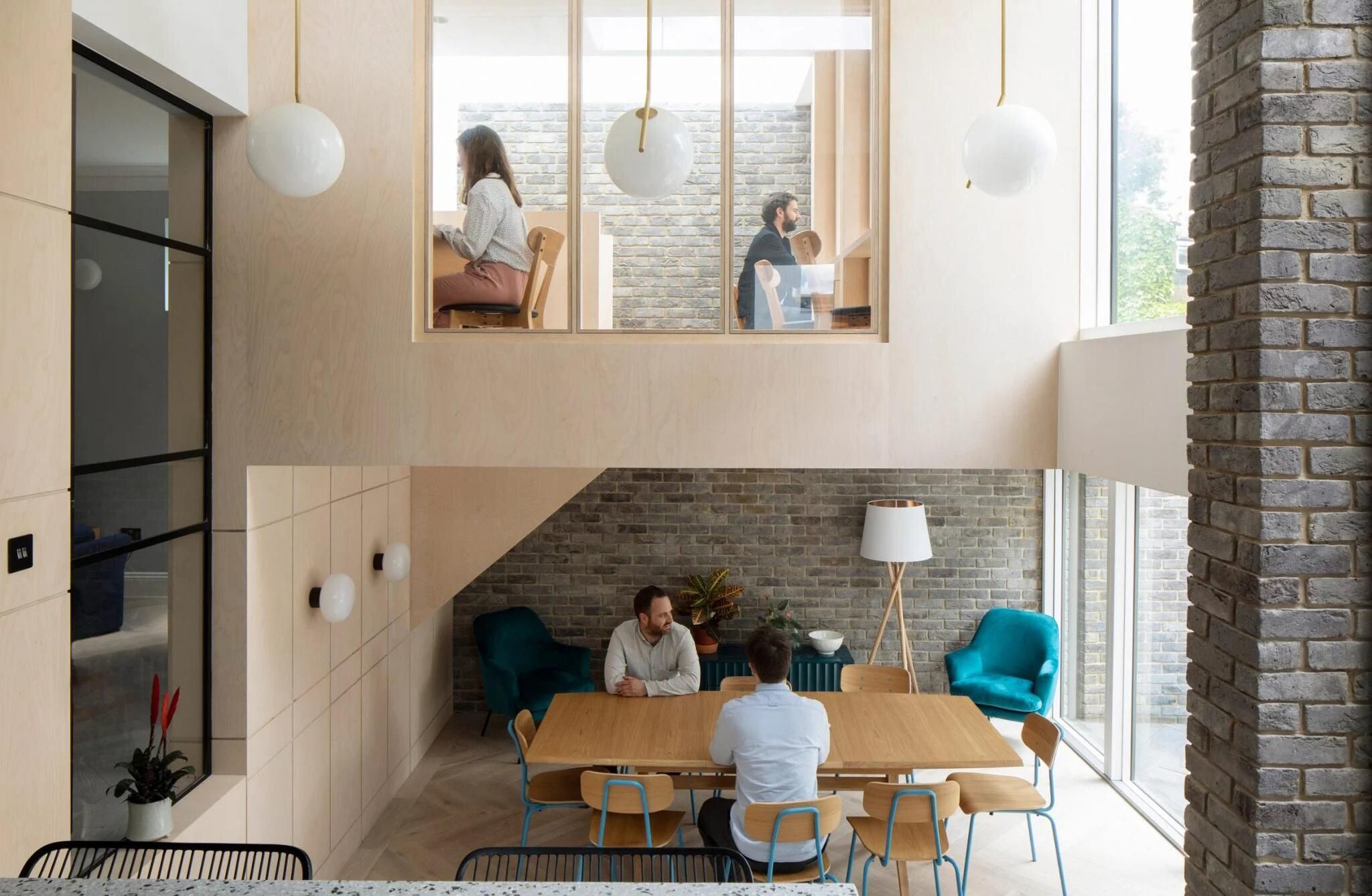 Невероятное перевоплощение жилья 20 века в коливинг для музыкантов: фото - Дизайн 24 Невероятное перевоплощение жилья 20 века в коливинг для музыкантов: фото - Дизайн 24