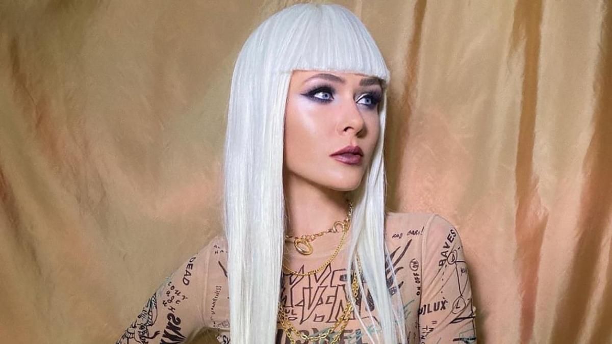 Юлия Санина показала красивый образ Юлия Санина показала красивый образ