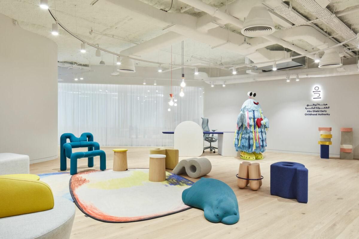 Игрушки, абстракции и яркие цвета: как выглядит творческий офис в Абу-Даби – фото - Дизайн 24