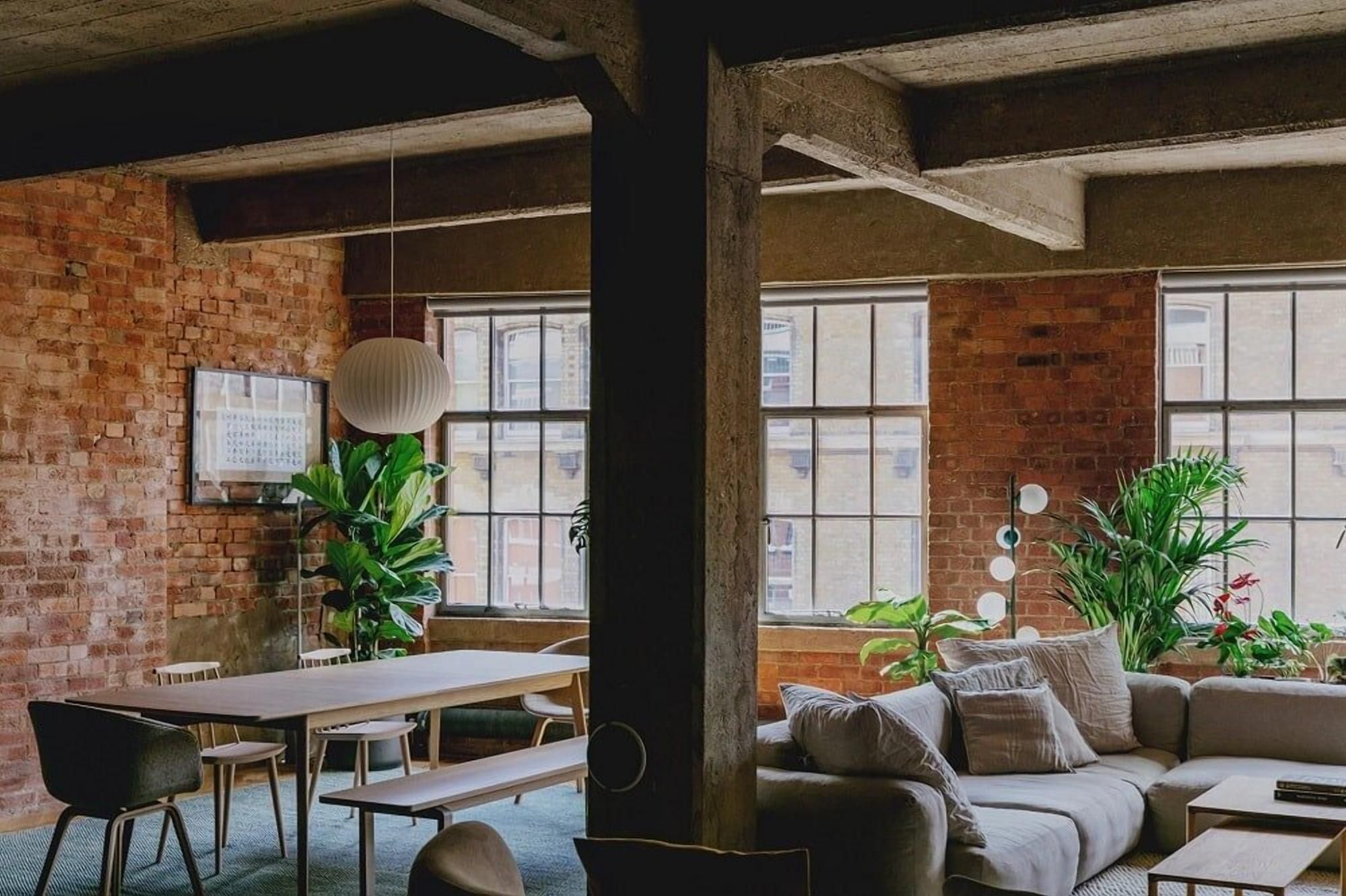 Нове життя: у Лондоні побудували неймовірну квартиру у старому індустріальному будинку - Дизайн 24